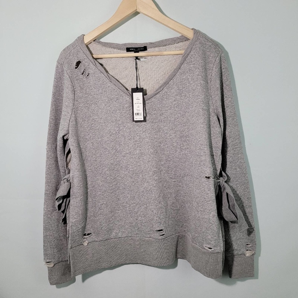 NWT Romeo & Juliet Light Heather Gray Distressed V-neck Pullover Sweatshirt Sz M
